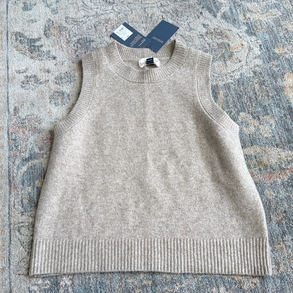 NWT Universal thread sweater vest size XS oatmeal